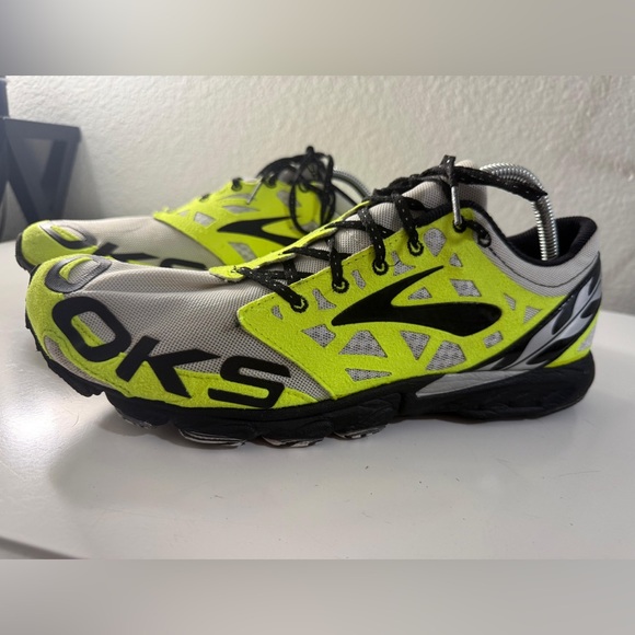 Brooks Other - Brooks Vibrant Yellow and Black Athletic Shoes